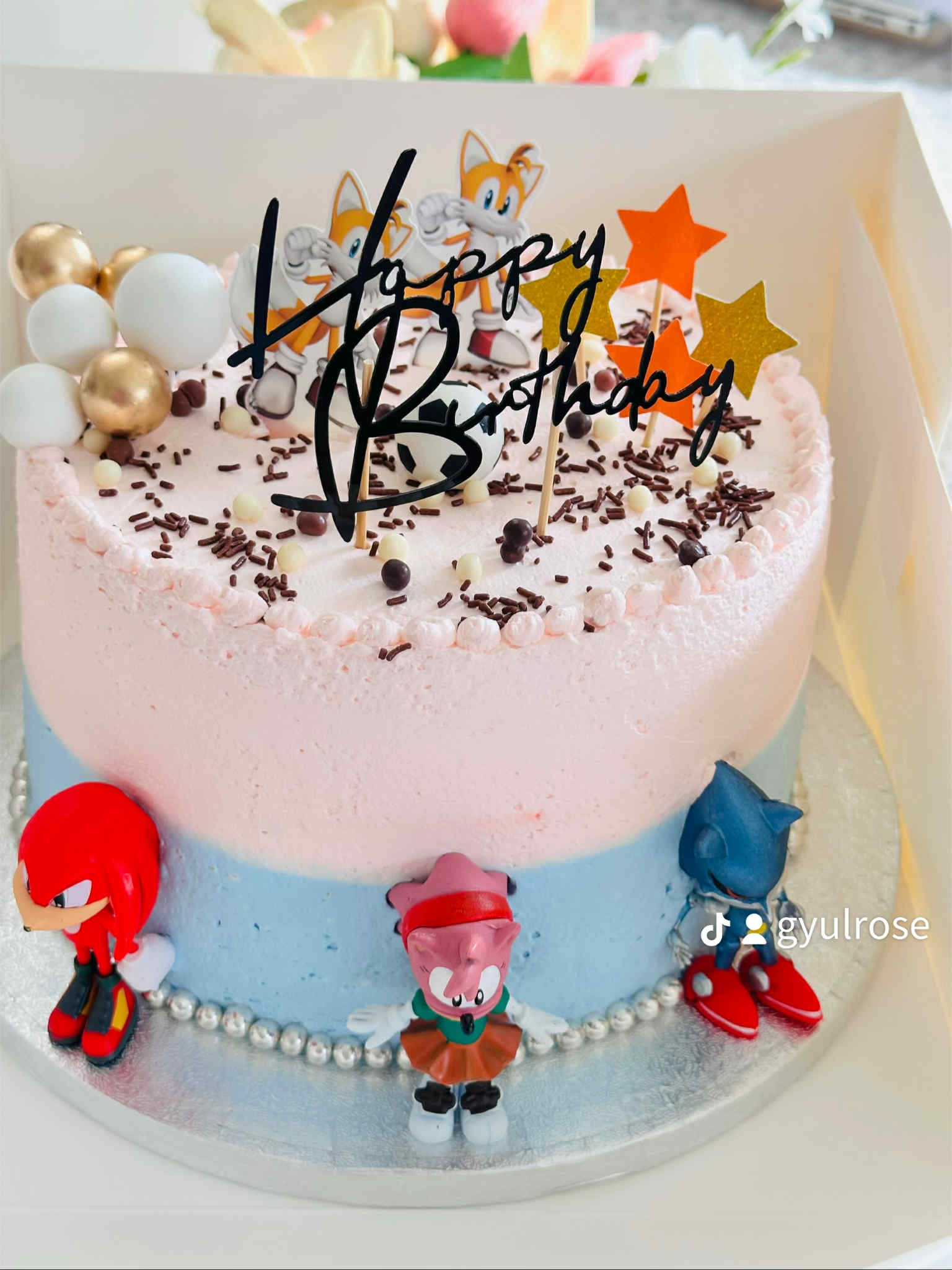 Sonic Theme Oreo Birthday Cake